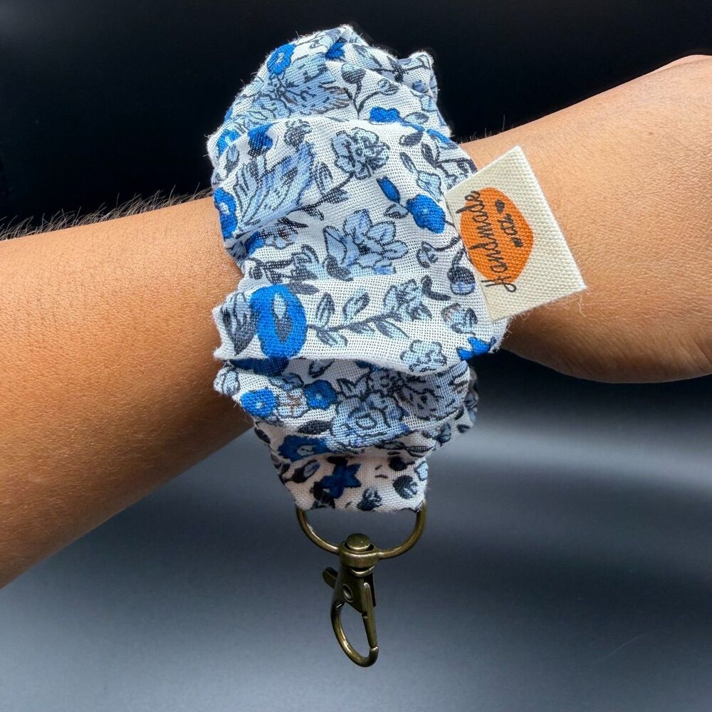 Handmade One Size Scrunchie Key Fob Wristlet Womens Blue Floral Cotton Key ring
